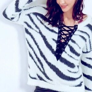 (N4) Express Zebra Sweater‎ Soft and comfortable oversay size S